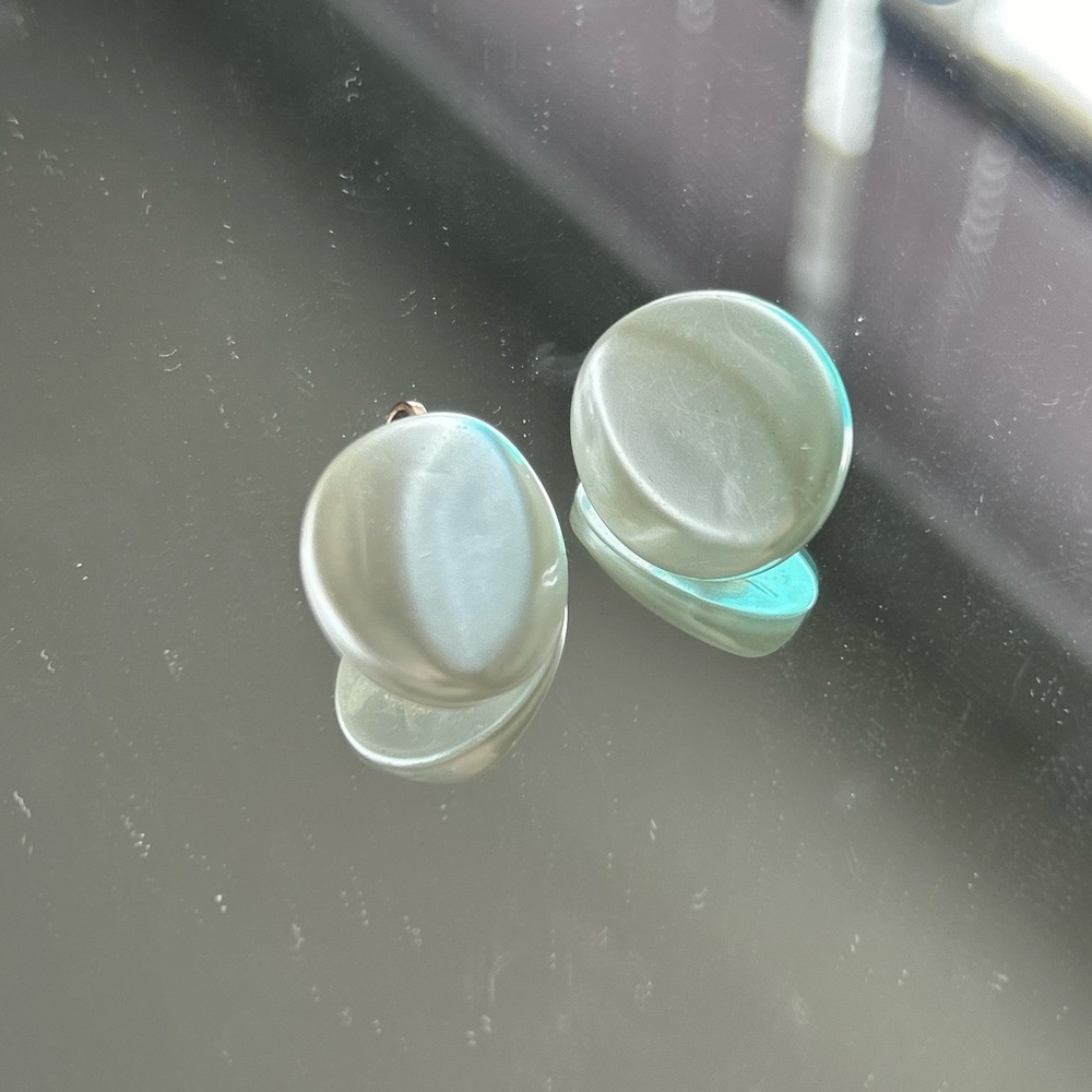 Antique Pearly White Clip-on Earrings - Picture 2 of 10